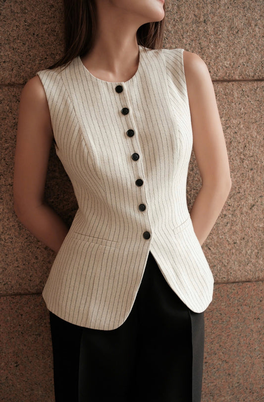 SLEEVELESS VEST